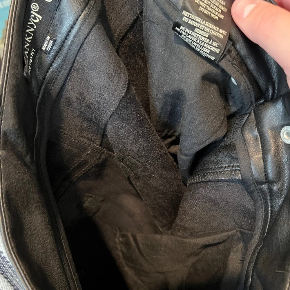 Blank NYC women’s Baxter ribcage straight leg faux leather pant size 27 - Picture 10 of 11